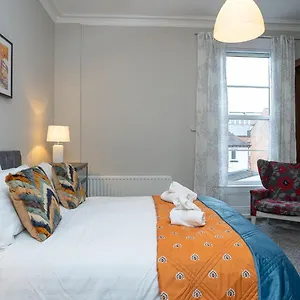 queens-large-2-bdr-apartment-by-belfast-city-breaks.belfasthotelsireland.com/